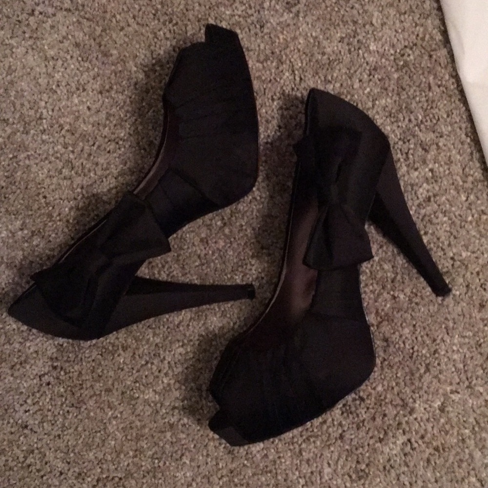 Paris Hilton pumps